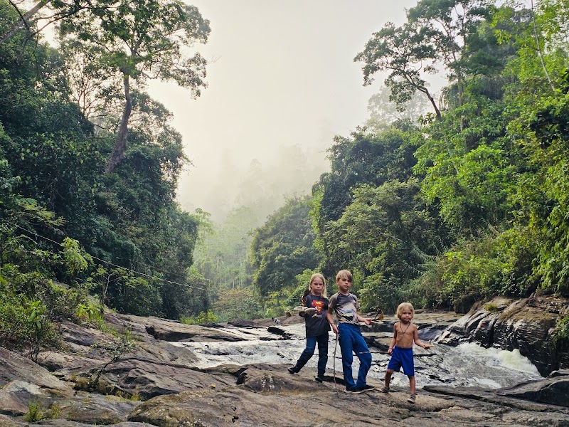 Pena Ella Waterfall - Pena Ella Waterfall 8FVX+X9, Diyaduwa, Sri Lanka