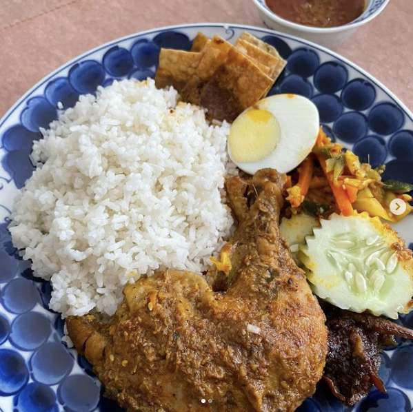 Old Nyonya - Old Nyonya 1 Kadayanallur St, #01-04 Maxwell Food Centre, Singapore 069184