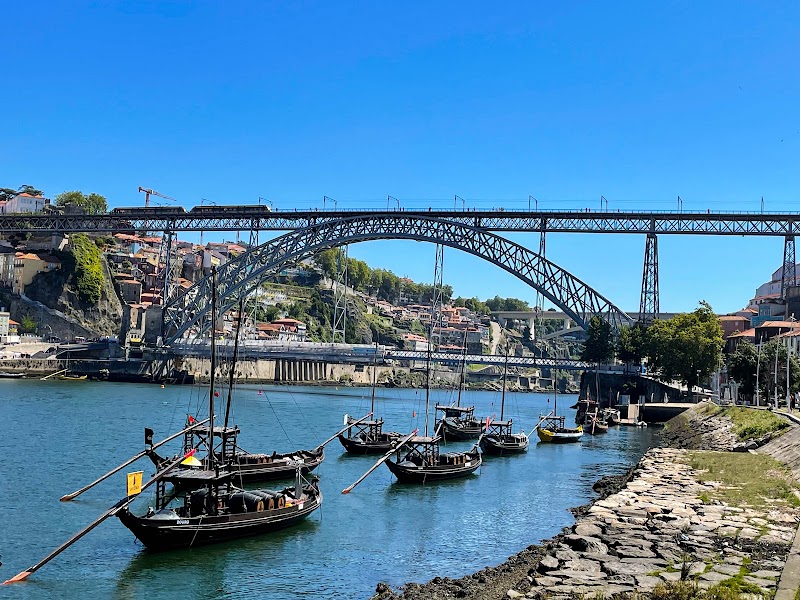 Miradouro Cais de Gaia Ponte D.Luís - Miradouro Cais de Gaia Ponte D.Luís Cais de Gaia 18, 4400-245 Vila Nova de Gaia, Portugal