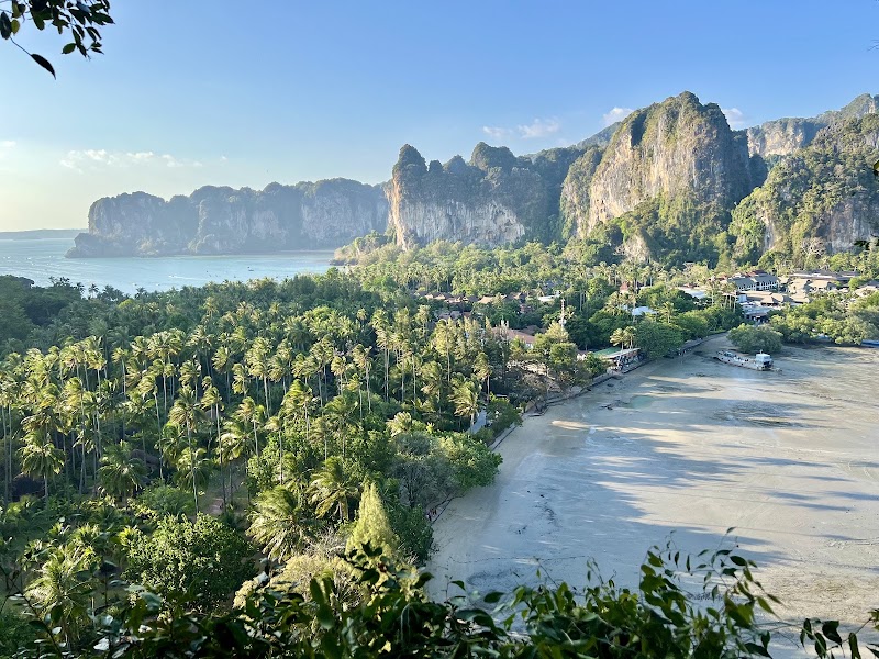 East Railay Viewpoint - East Railay Viewpoint 2R4R+W6 East Raylay Viewpoint Trailhead, Tambon Ao Nang, Amphoe Mueang Krabi, Chang Wat Krabi 81000, Thailand