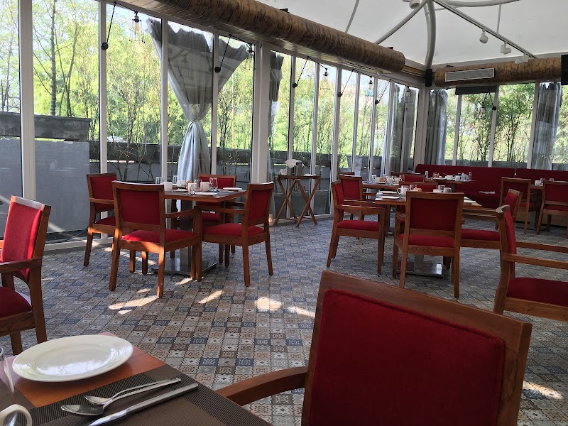Hotel Charans Plaza - Hotel Charans Plaza Halwasiya House, 11, Mahatma Gandhi Marg, गाला मार्केट, Hazratganj, Lucknow, Uttar Pradesh 226001, India