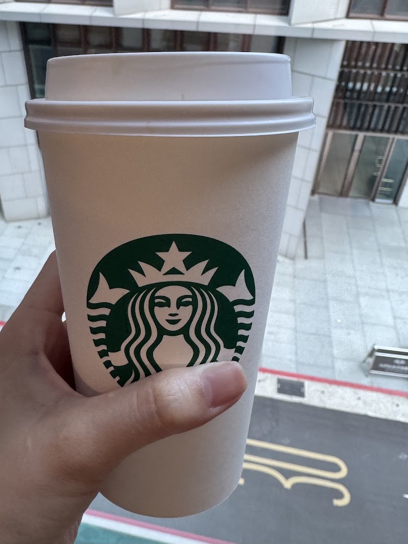 STARBUCKS Songshan Station Shop - STARBUCKS Songshan Station Shop No. 11號, Songshan Rd, Yongji Village, Xinyi District, Taipei City, Taiwan 110