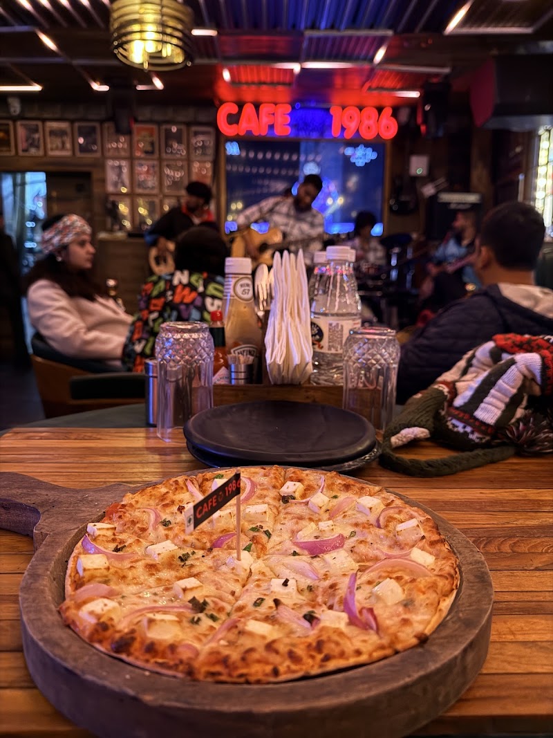 Cafe 1986 - Cafe 1986 cafe 1986 sarswati complex, Mall Rd, Model Town, Siyal, Manali, Himachal Pradesh 175131, India