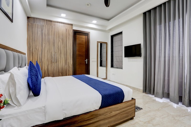 Hotel Golden Royal - Hotel Golden Royal 12A, Drishti Accessories, Saraswati Marg, opposite Nellai Annapoorna, Block 12A, WEA, Karol Bagh, New Delhi, Delhi, 110005, India