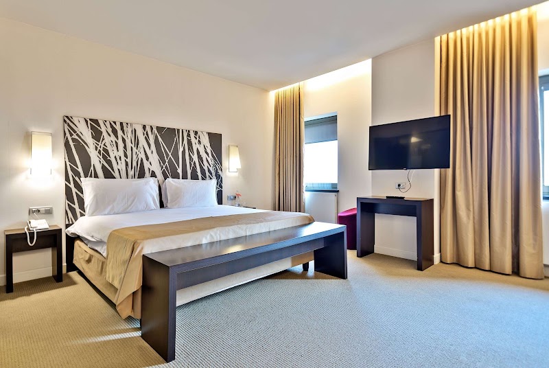 Ramada Plaza by Wyndham Bucharest Convention Center - Ramada Plaza by Wyndham Bucharest Convention Center Bulevardul Poligrafiei 3-5 A, 3-5, 013704 București, Romania