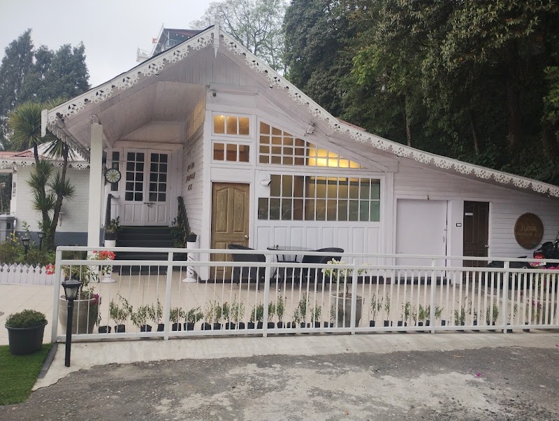 Summit Swiss Heritage Resort & Spa, Darjeeling - Summit Swiss Heritage Resort & Spa, Darjeeling 15/9A, Gandhi Rd, near Circuit House, Limbugaon, Darjeeling, West Bengal 734101, India