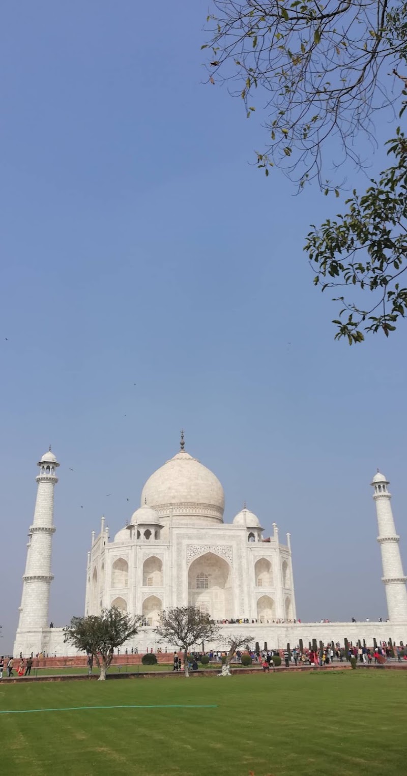 Hotel Delux Inn-Best Hotel/Banquet Hall in Agra - Hotel Delux Inn-Best Hotel/Banquet Hall in Agra MG Tower, Fatehabad Rd, Bansal Nagar, Tajganj, Agra, Uttar Pradesh 282001, India