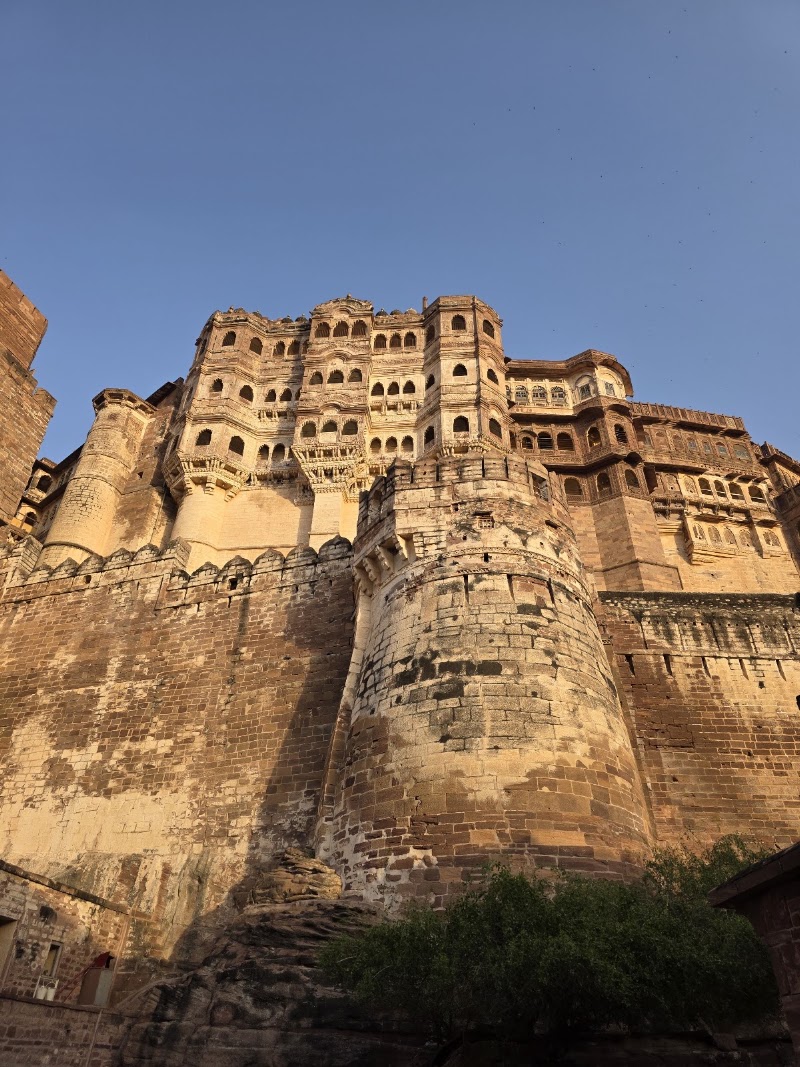 Mehrangarh Fort Way - Mehrangarh Fort Way 823H+WG5, Gulab Sagar, Jodhpur, Rajasthan 342001, India