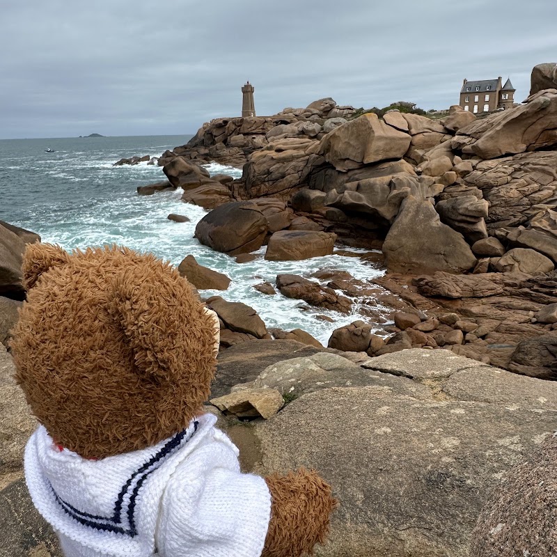 Point de vue sur le phare de Mean Ruz - Point de vue sur le phare de Mean Ruz, RGP7+7X, Perros-Guirec, France