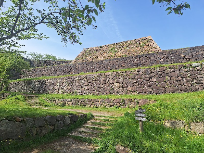 Yonago-jō ato Castle Ruins