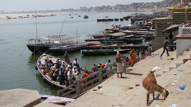 Dandi Ghat, (Varanasi) - Dandi Ghat, (Varanasi) 72W4+QVH, Hanuman Ghat Rd, Hanumaan Ghat, Bangali Tola, Varanasi, Uttar Pradesh 221001, India