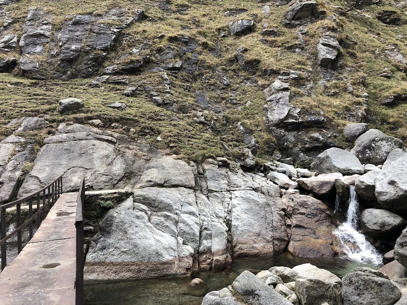 Kareri Lake - Kareri Lake 87GF+982 Lake, Kareri, Himachal Pradesh 176216, India