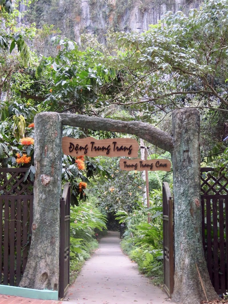 Động Trung Trang - Động Trung Trang, Cat Hai, Hai Phong 05418, Vietnam