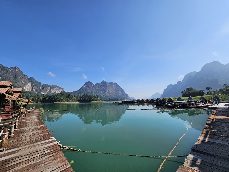 Klong Ka lakehouse - Klong Ka lakehouse, XM5V+QR2, Khao Phang, Ban Ta Khun District, Surat Thani 84230, Thailand