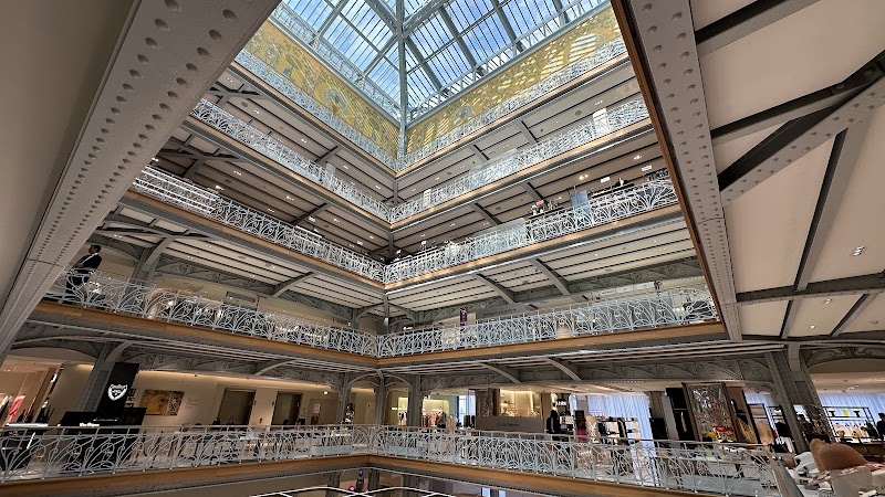 Louis Vuitton - Louis Vuitton 2 Rue du Pont Neuf, 75001 Paris, France