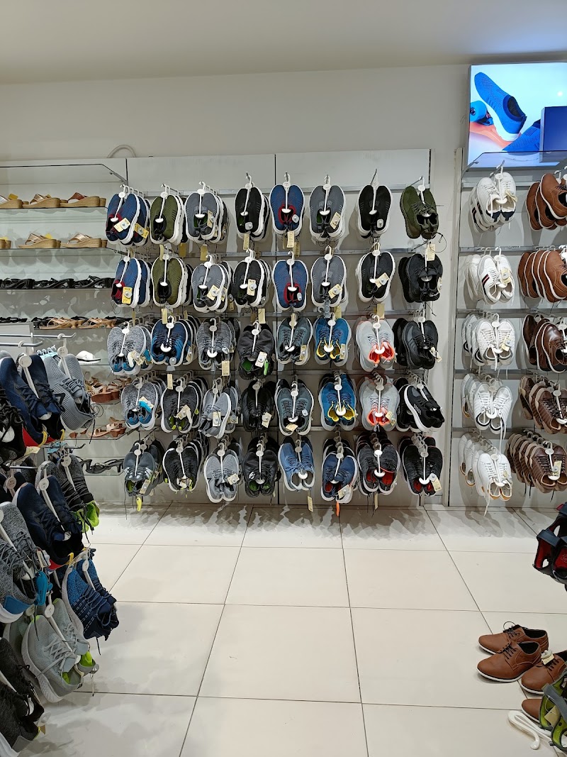 Max - Max First Floor, V3S MALL, District Centre, Vikas Marg, Laxmi Nagar, New Delhi, Delhi, 110092, India