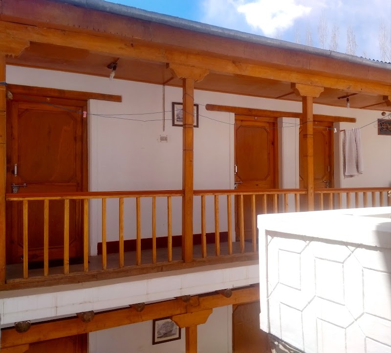 Gomang Guest House : སྒོ་མང མགྲོན་ཁང། (estb. 1993) - Gomang Guest House : སྒོ་མང མགྲོན་ཁང། (estb. 1993) Nuchung, Changspa Rd, Leh, 194101
