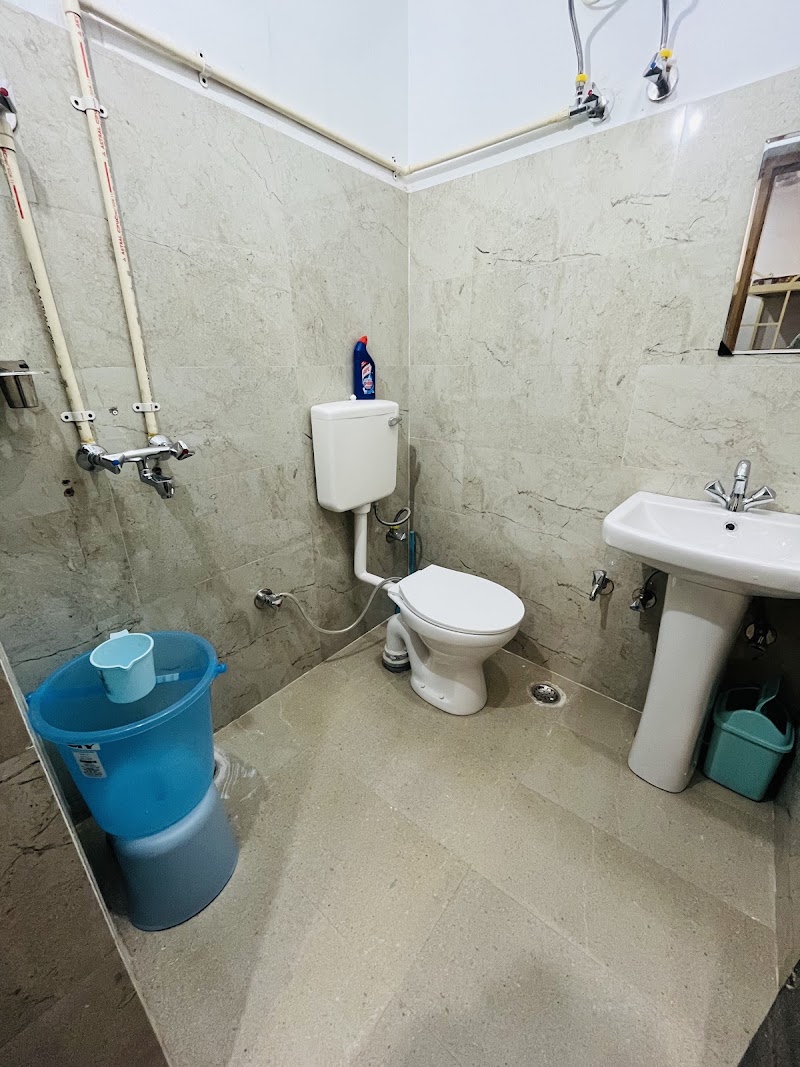 wuiD stayin, wakeupinDoon - wuiD stayin, wakeupinDoon Kanwali Rd, near Ganesh temple, Tilak Nagar, Khurbura Mohalla, Dehradun, Uttarakhand 248001, India
