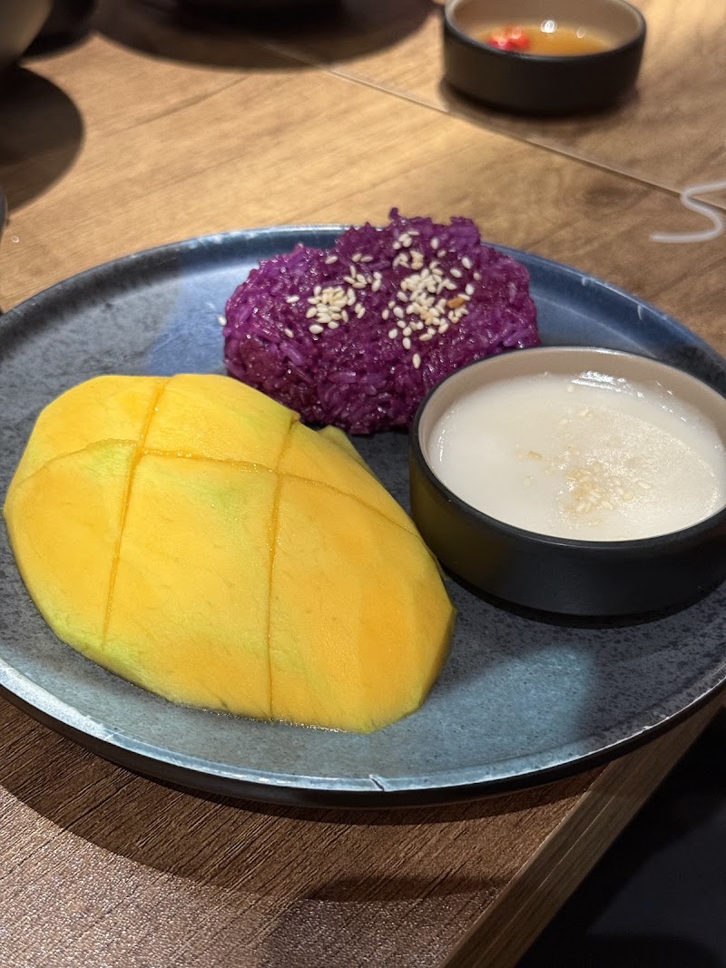 Mầm Vegetarian - Nhà hàng chay Mầm - Mầm Vegetarian - Nhà hàng chay Mầm Sát bên khách sạn 5* Eastin Grand, trước hẻm là Kichi Kichi, gần chùa Đại Giác, 197 Đ. Nguyễn Văn Trỗi, Phú Nhuận, Hồ Chí Minh 70000, Vietnam
