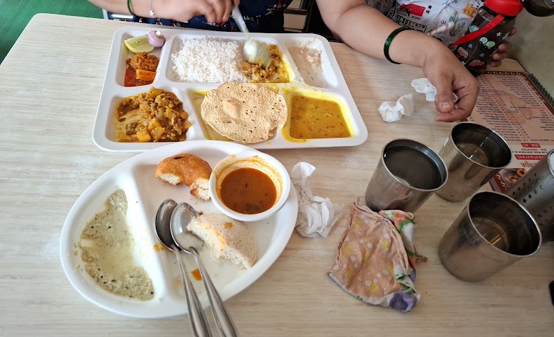 Shri Gurukrupa Veg Restaurant - Shri Gurukrupa Veg Restaurant Kondeshwar Bhuvan, 1, Tilak Rd, Sindhu Wadi, Ghatkopar East, Mumbai, Maharashtra 400077, India