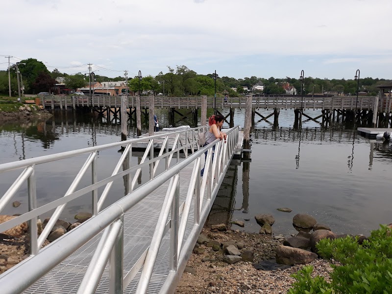 Bay Walk Park - Bay Walk Park 64 Shore Rd, Port Washington, NY 11050, USA