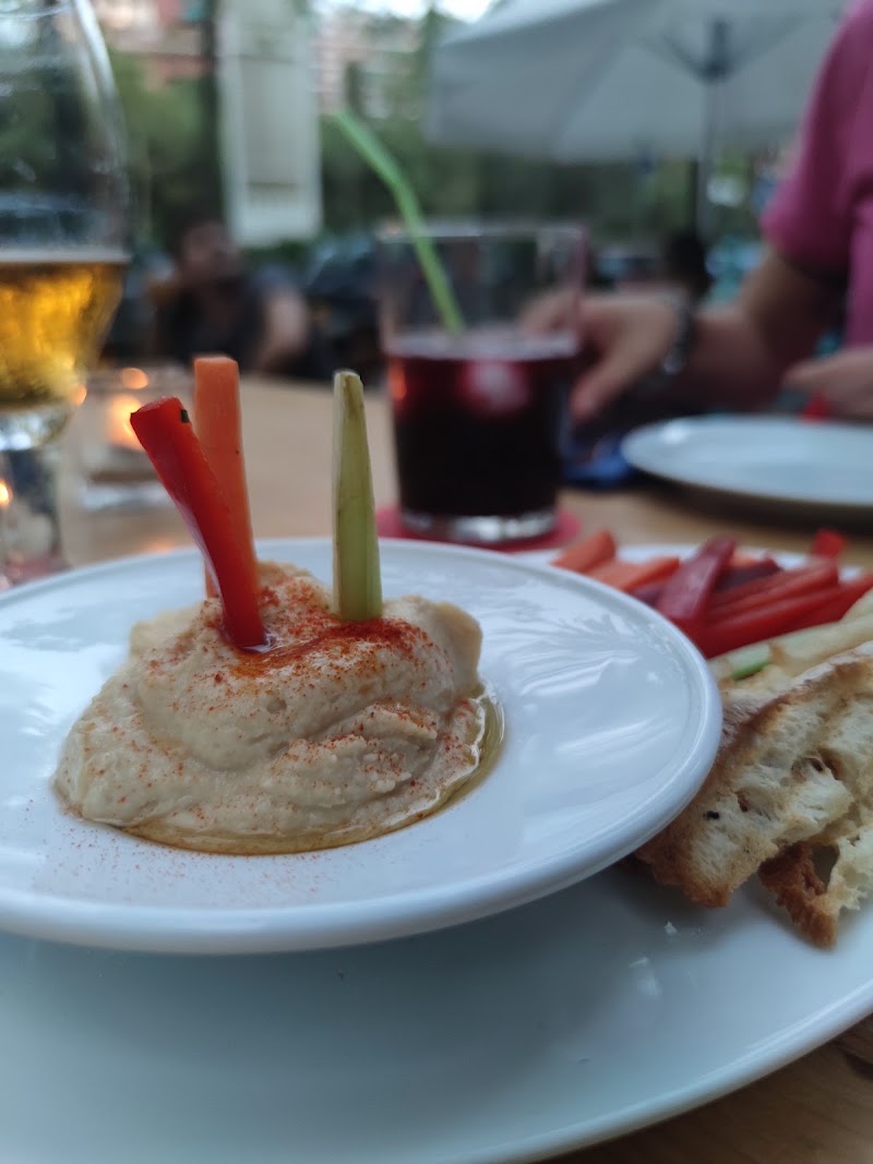 Golondrina Bar Restaurant - Golondrina Bar Restaurant Carrer dels Escultors Claperós, 14, Sant Martí, 08018 Barcelona, Spain