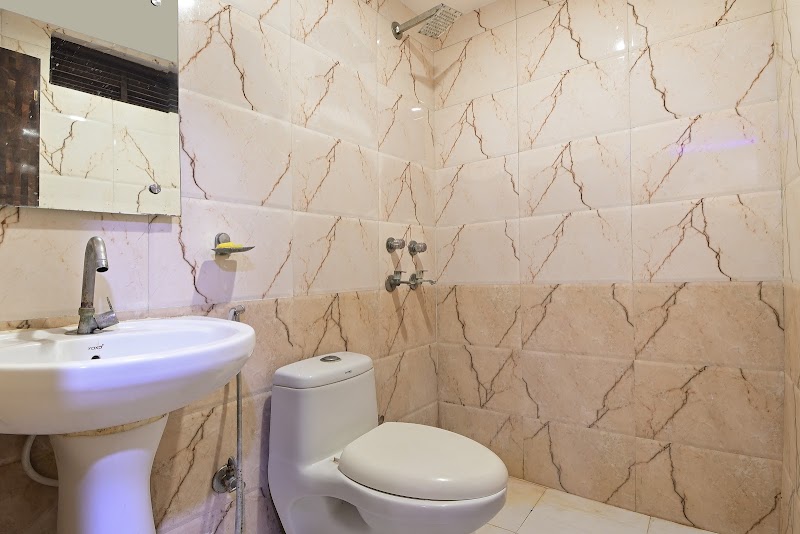 Hotel Glow Inn-3 Mins Walking From NDLS - Hotel Glow Inn-3 Mins Walking From NDLS 448, Chandi Wali Gali, Ratan Lal Market, Aram Bagh, Paharganj, New Delhi, Delhi 110055, India