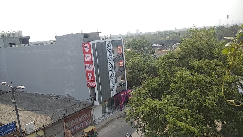Dream Inn OYO - Dream Inn OYO A 86, opposite Mithila Appartment, near Geetanjali Salon, Mandawali, New Delhi, Delhi, 110092, India