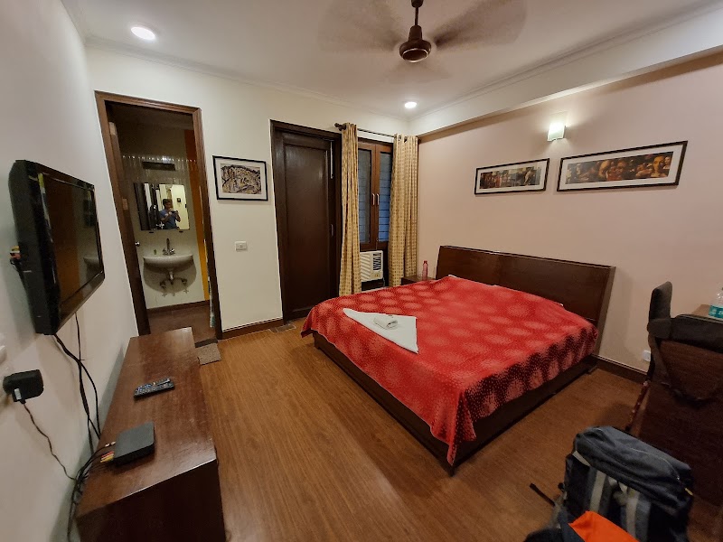 Woodpecker Apartments Hauz khas - Woodpecker Apartments Hauz khas, D1/3, Ground Floor, near SBI, Hauz Khas Market, Block D1, Hauz Khas, New Delhi, Delhi 110016, India