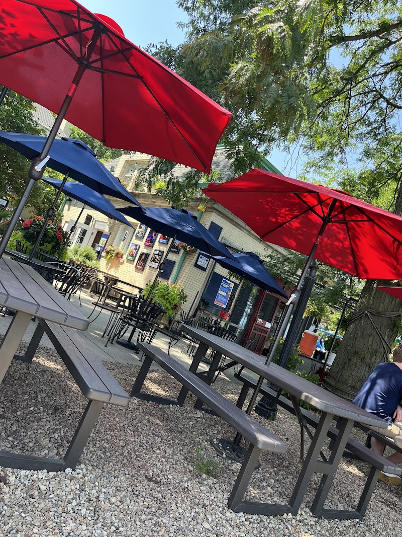 The Waterfront Cafe - The Waterfront Cafe 6219 N Sheridan Rd, Chicago, IL 60660, USA