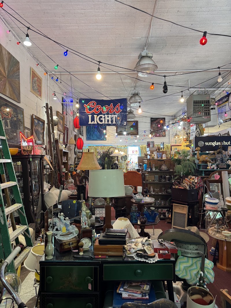 Antique Mall At Ohio River - Antique Mall At Ohio River, 4331 Ohio River Blvd, Pittsburgh, PA 15202, USA