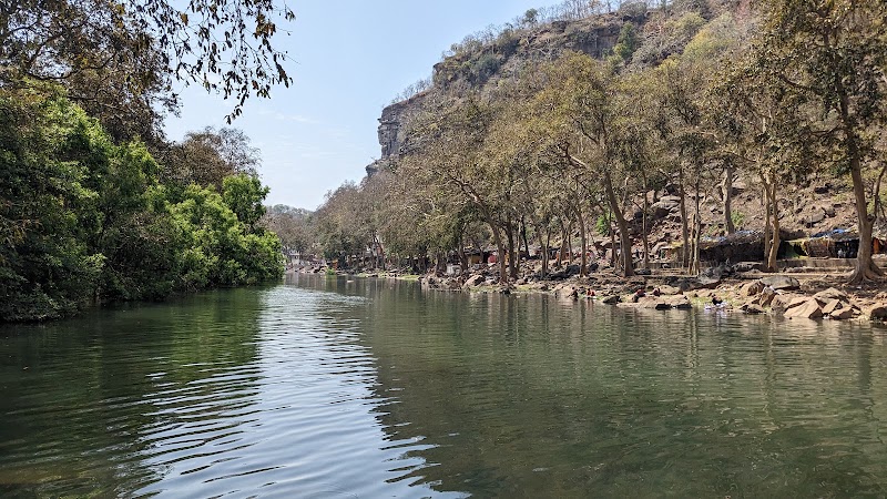 परमहं आश्रम अनुसूया चित्रकूट - परमहं आश्रम अनुसूया चित्रकूट, 3VF8+HRF, Satna, Madhya Pradesh 210202, India