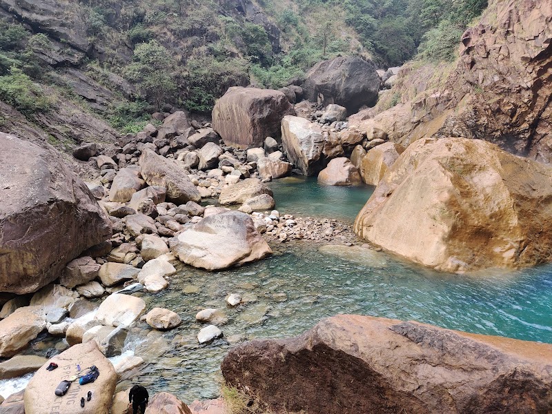 Rainbow Falls - Rainbow Falls 7M8G+XVV, Nohkalikai Rd., Sohra, Meghalaya 793108, India