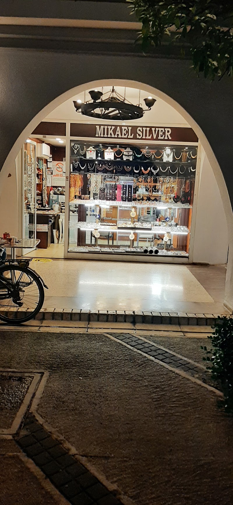 NETSEL MARMARIS MARINA ALIŞVERİŞ MERKEZİ - NETSEL MARMARIS MARINA ALIŞVERİŞ MERKEZİ Sarıana, 18. Sk., 48700 Marmaris/Muğla, Türkiye