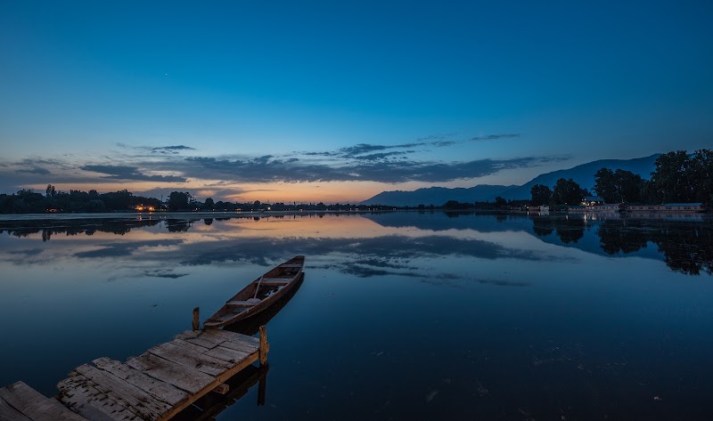 Floating Heaven Best Houseboat In Srinagar - Floating Heaven Best Houseboat In Srinagar Nigeen Lake, ghat no.2 opp., Ashai Bagh Bridge hazratbal road, Nagin Bagh, Srinagar, 190006