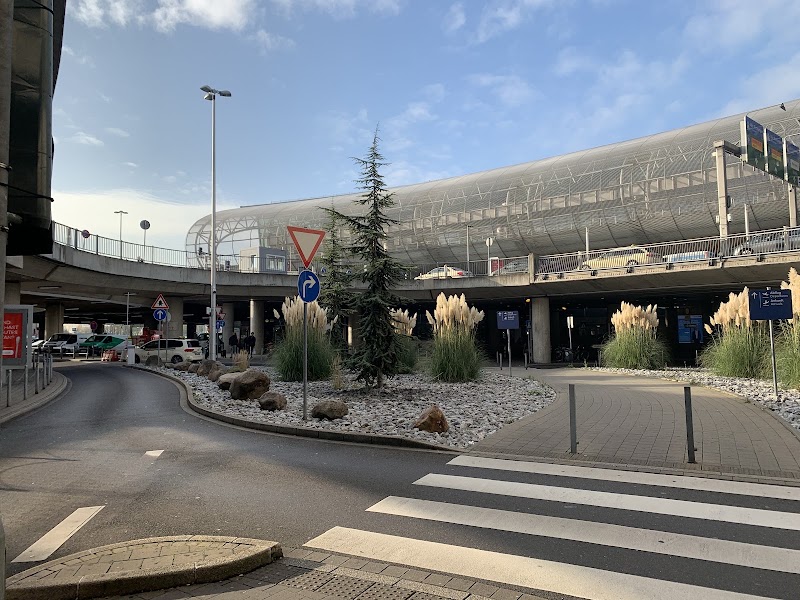 Düsseldorf Flughafen Terminal - Düsseldorf Flughafen Terminal, District 5, 40474 Düsseldorf, Germany
