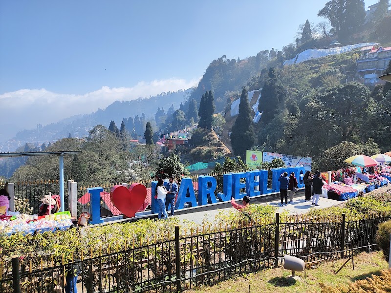 Batasia Loop ㅤ - Batasia Loop ㅤ Batasiya View Point, West Point, Ghoom, Darjeeling, West Bengal 734102, India