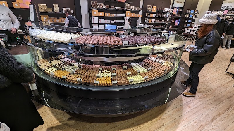 Läderach Chocolate Store - Läderach Chocolate Store Bahnhofpl. 2, 3920 Zermatt, Switzerland