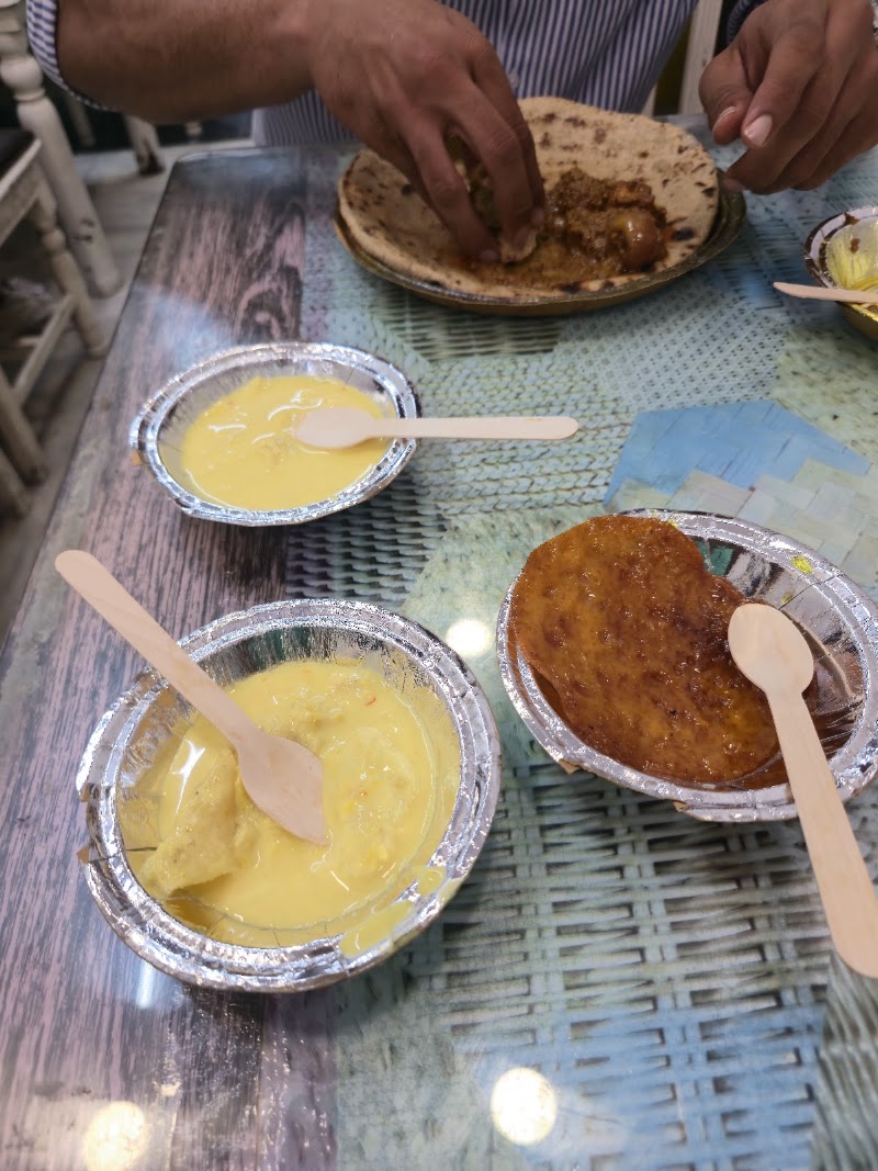 Mahaveer Rabri Bhandar - Mahaveer Rabri Bhandar Mishra Raja Ji Ka Rasta, Chandpole Bazar, Chandpole, Pink City, Jaipur, Rajasthan 302001, India