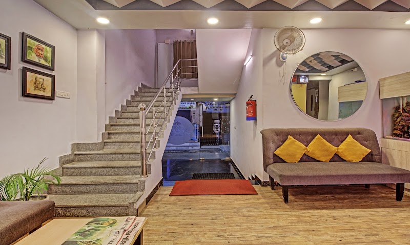 Hotel Royal Crowne - Hotel Royal Crowne 86, Ramakrishna Road Italgacha Main Road, No 1 Enter, the Mandir Masjid Road and take, the 2nd right, near Airport Gate, 2nd Cross, Motilal Colony, Rajbari, Dum Dum, Kolkata, West Bengal 700079, India