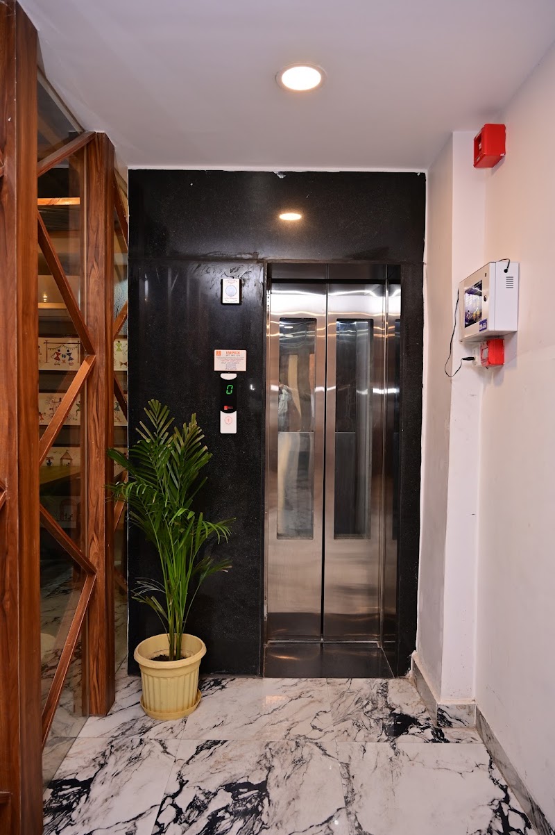 The Seven's Hotel - The Seven's Hotel B.2/280, Assi - Lanka Rd, near to ABHAY CINEMA, Anandbagh, BHADAINI, Varanasi, Uttar Pradesh 221005, India