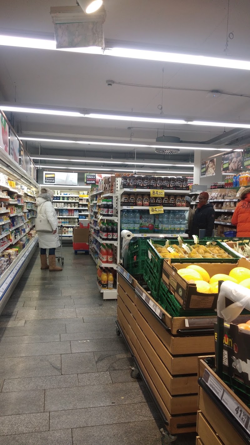 Tesco Expres - Tesco Expres M. Horákové 116/109, Hradčany, 160 00 Praha-Praha 6, Czechia
