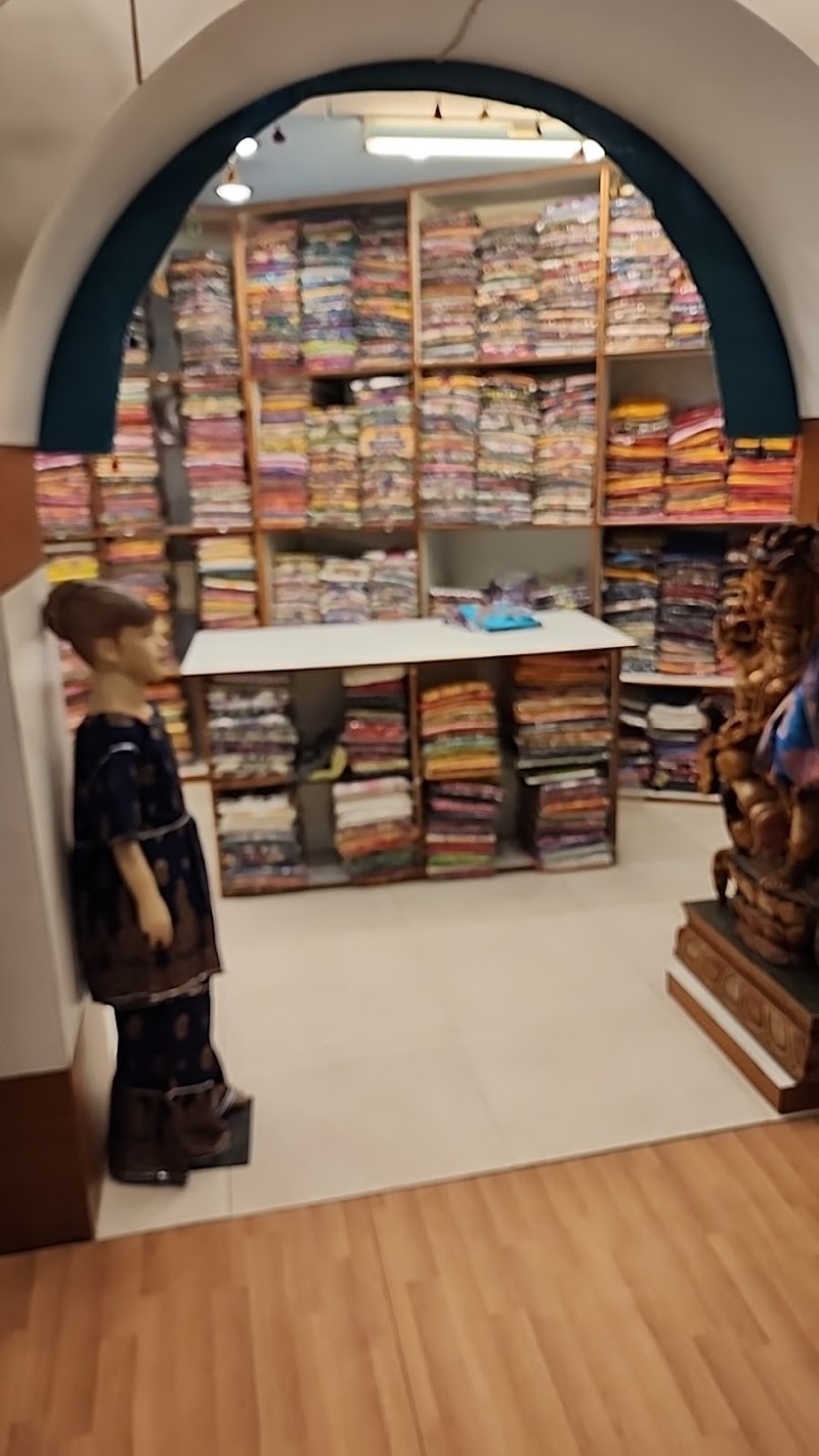 Indian Loom - Indian Loom 1, Doctor Ln, Sector 3, DIZ Area, Gole Market, New Delhi, Delhi 110001, India