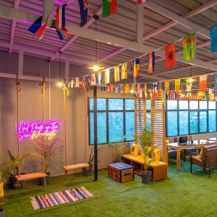 The Hosteller Mussoorie, Mall Road - The Hosteller Mussoorie, Mall Road Tibetan Market Gali, behind Accord Hotel, The Mall Road, Mussoorie, Uttarakhand 248179, India