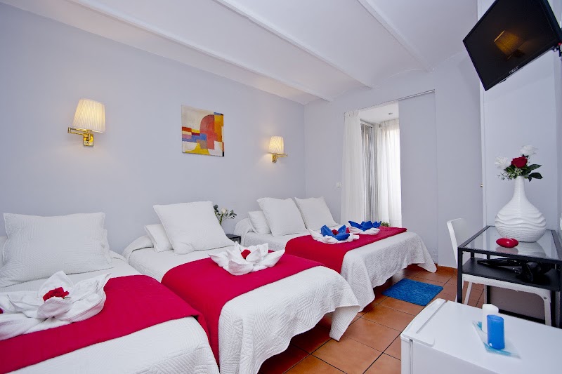 Hostal Barcelona City Rooms - Hostal Barcelona City Rooms, Carrer de la Indústria, 81, Gràcia, 08025 Barcelona, Spain