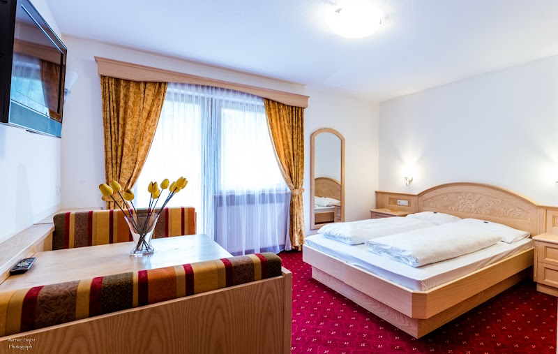 Pension Vernel - Pension Vernel Str. Val, 49, 39047 Santa Cristina Valgardena BZ, Italy