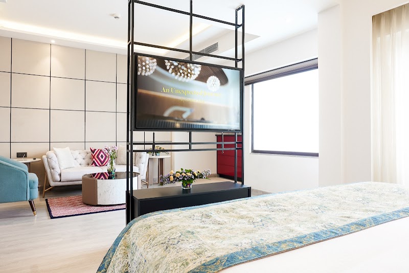 Golden Tulip Lucknow - Golden Tulip Lucknow 6, Station Rd, Udaiganj, Husainganj, Lucknow, Uttar Pradesh 226001, India
