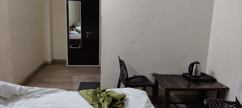 Hotel Foothill By Around Stays - Hotel Foothill By Around Stays Rd, near SBI Bank, near Ayur Park, Tapovan, Jonk, TapovanRishikesh, Uttarakhand 249192, India