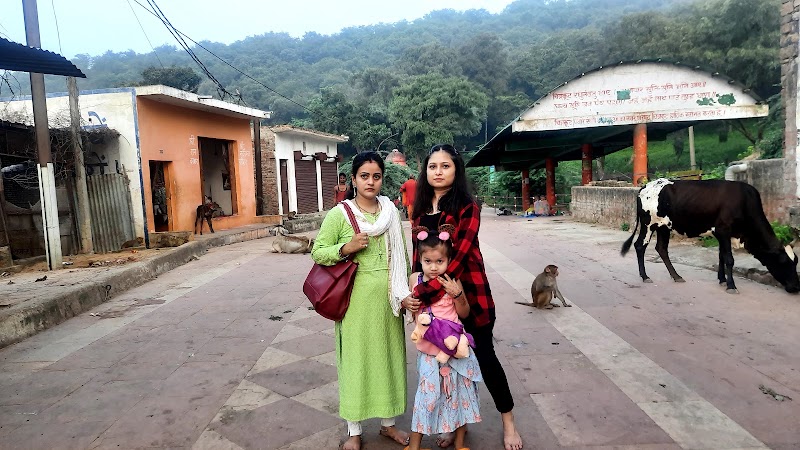 Sankadik Tapovan Ashram chitrakoot - Sankadik Tapovan Ashram chitrakoot, 5V83+HXV, Laxman Bhiar Colony, Sitapur, Chitrakoot, Madhya Pradesh 485334, India