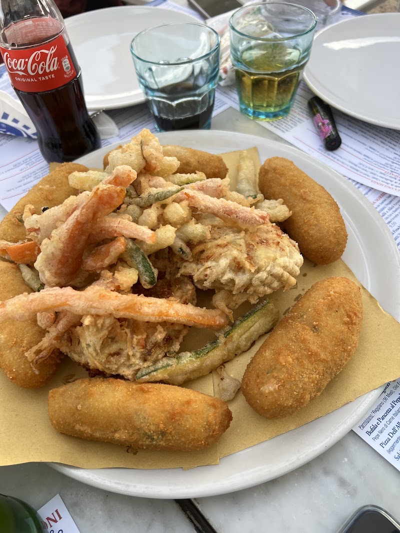 Gino Sorbillo Lievito Madre al Mare - Gino Sorbillo Lievito Madre al Mare Via Partenope, 1A, 80121 Napoli NA, Italy